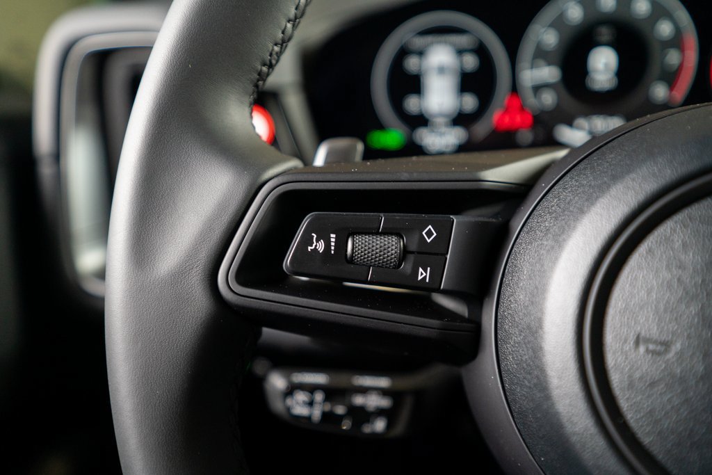 New 2025 Porsche Cayenne AWD/4WD image 32