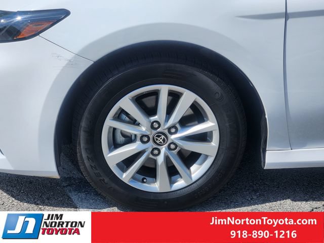 Used 2025 Toyota Camry LE FWD image 12
