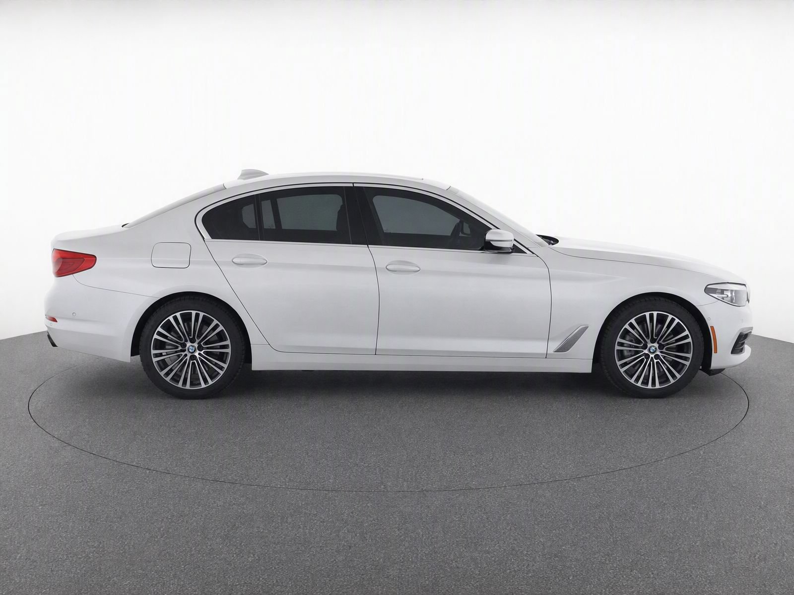Used 2019 BMW 540i w/ Premium Package RWD image 4