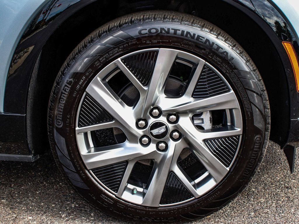 Used 2025 Cadillac Optiq Luxury 1 image 7