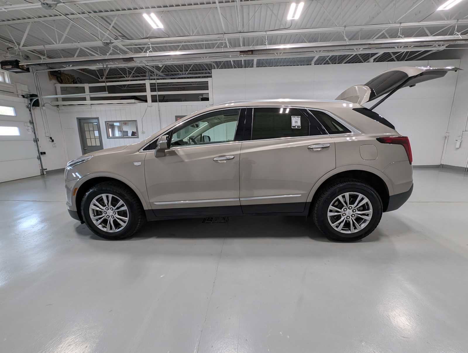 Certified 2023 Cadillac XT5 Premium Luxury AWD/4WD image 12