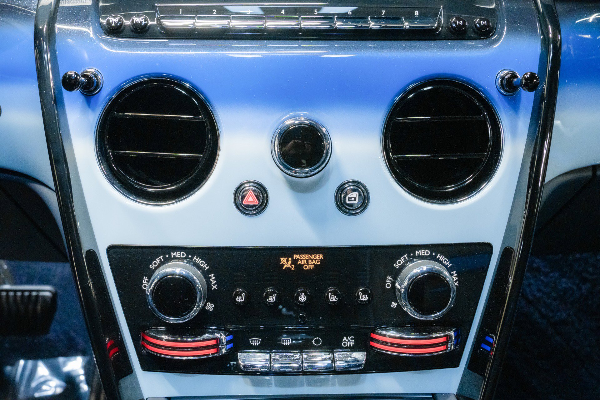 Used 2024 Rolls-Royce Cullinan Black Badge image 40