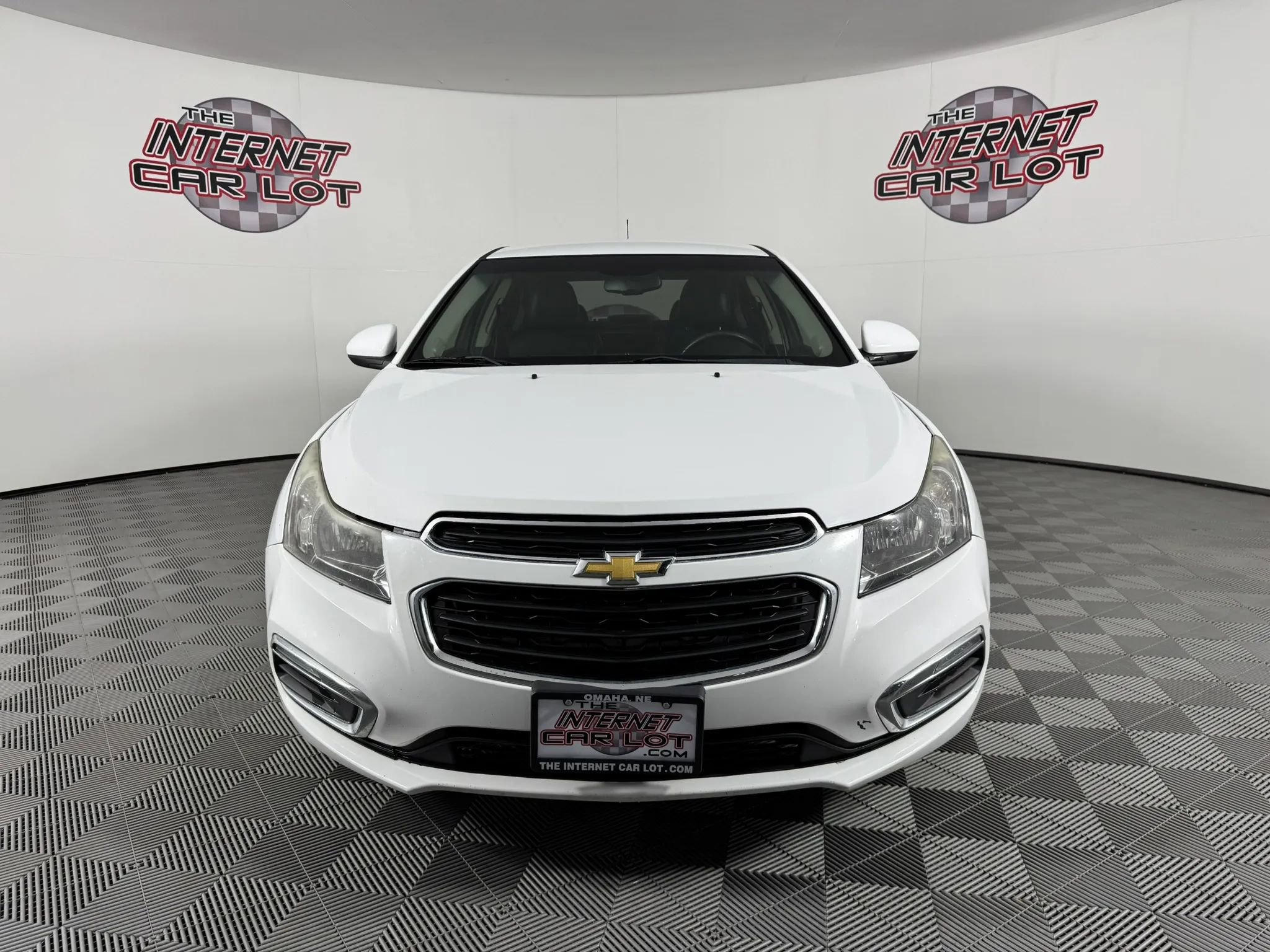 Used 2016 Chevrolet Cruze LT FWD image 2