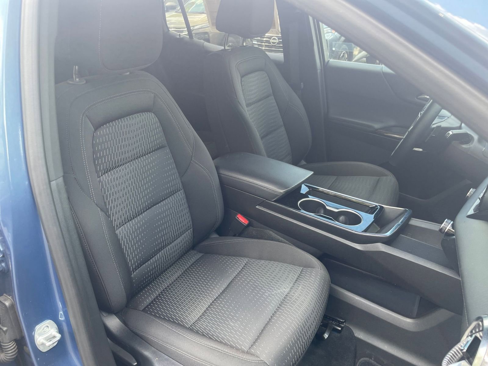 Used 2025 Chevrolet Equinox LT FWD image 37