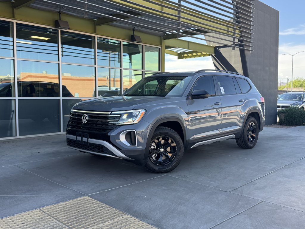 Used 2024 Volkswagen Atlas Peak Edition SE AWD/4WD image 1