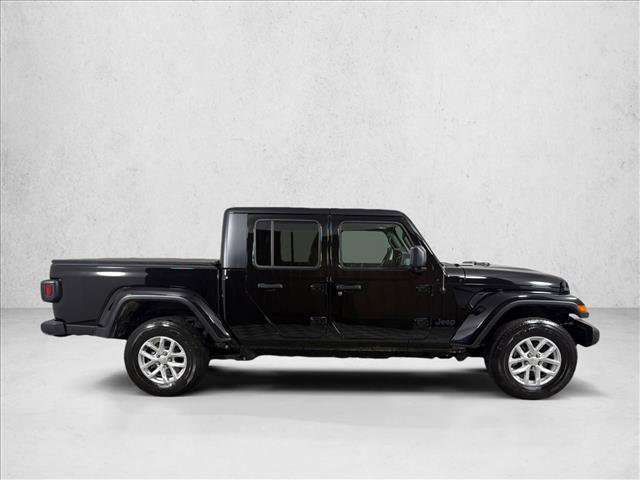 Used 2023 Jeep Gladiator Sport AWD/4WD image 2