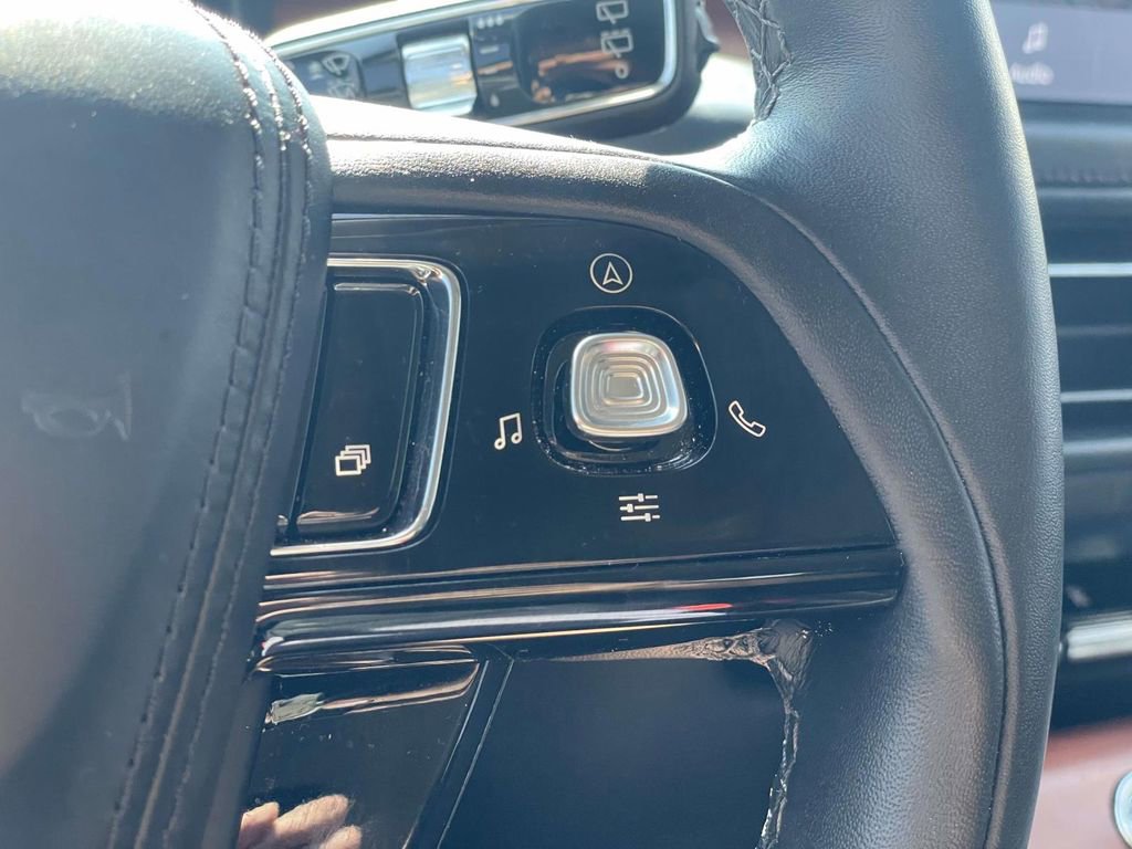 Used 2023 Lincoln Aviator Reserve w/ Equipment Group 201A image 9