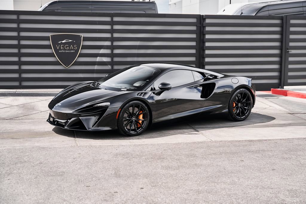 Used 2024 McLaren Artura image 6