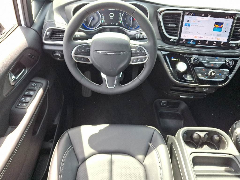 New 2027 Chrysler Pacifica Select AWD/4WD image 8