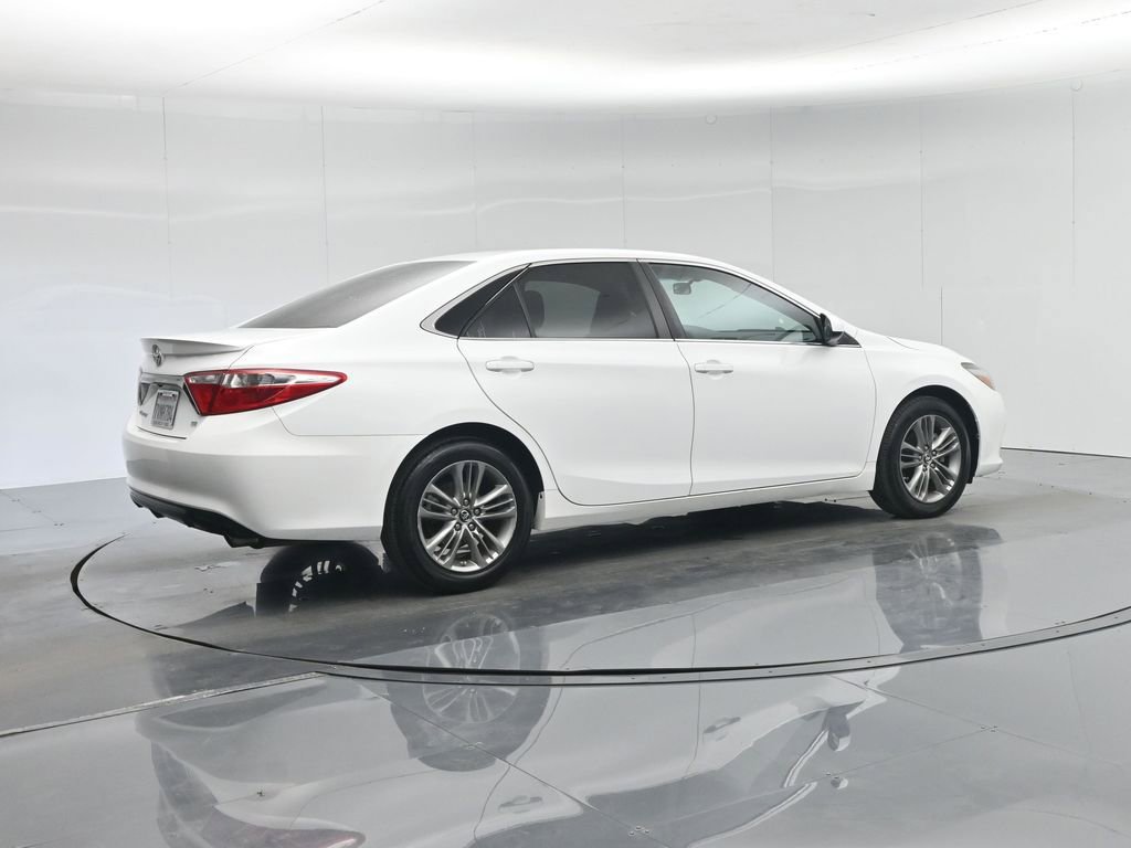 Used 2017 Toyota Camry SE image 11