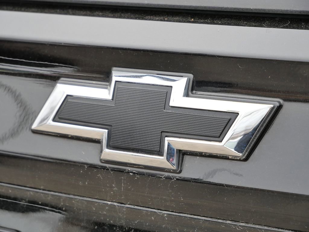 Used 2025 Chevrolet Suburban Z71 image 23