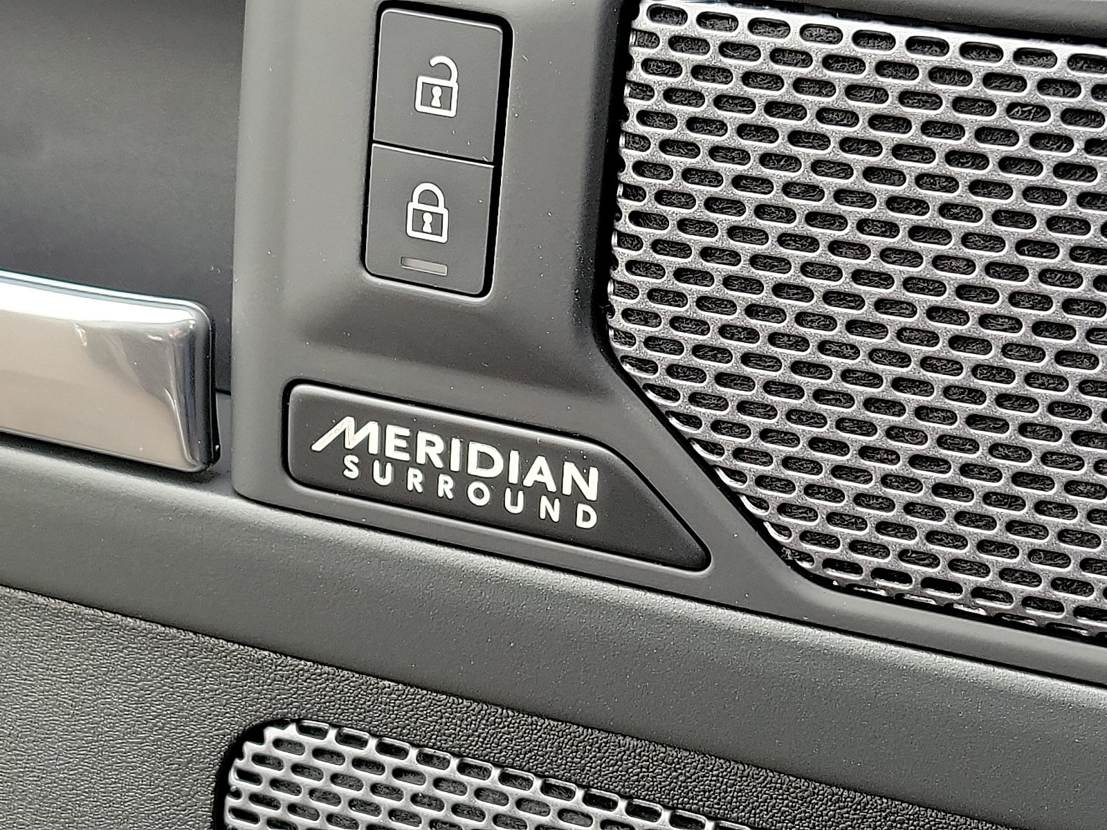 New 2023 Land Rover Defender 110 X AWD/4WD image 16