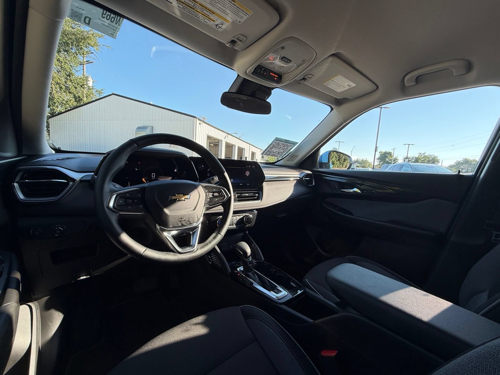 Used 2024 Chevrolet TrailBlazer LT w/ LT Cold Weather Package FWD image 17