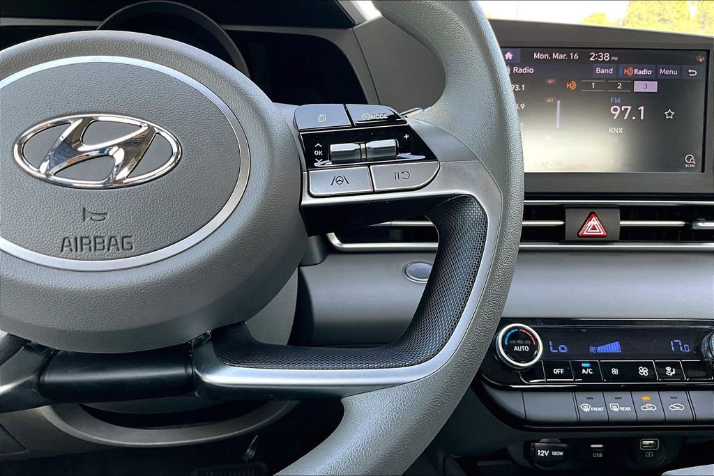 Used 2023 Hyundai Elantra SEL image 10