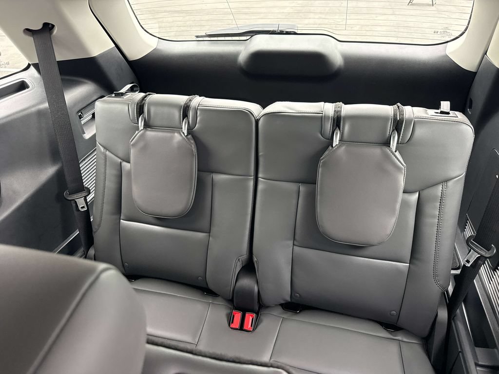Used 2025 Ford Explorer Active w/ Active Comfort Package RWD image 12