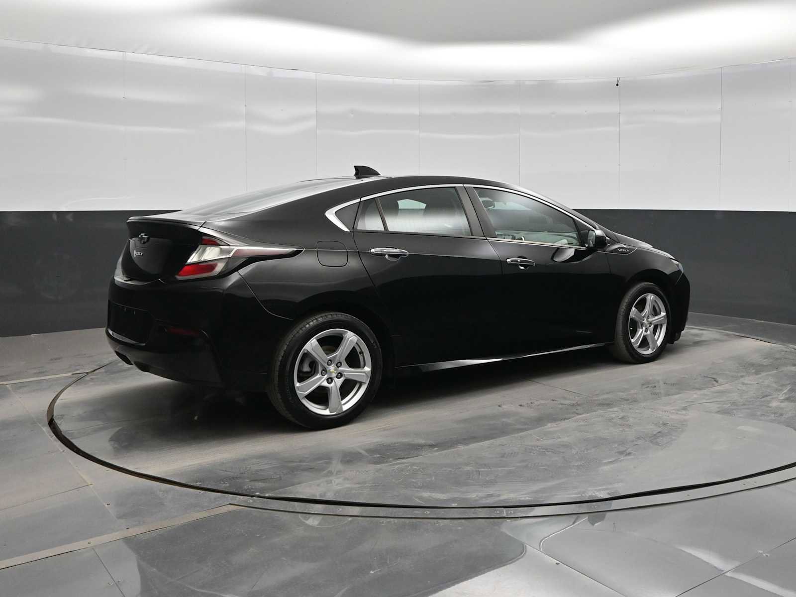 Used 2018 Chevrolet Volt LT w/ Comfort Package FWD image 8