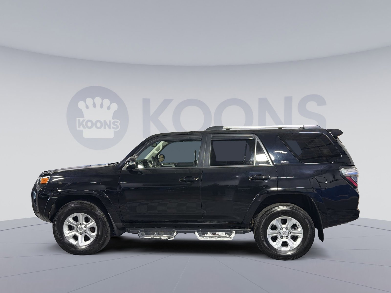Used 2020 Toyota 4Runner SR5 Premium w/ Moonroof Package AWD/4WD image 2