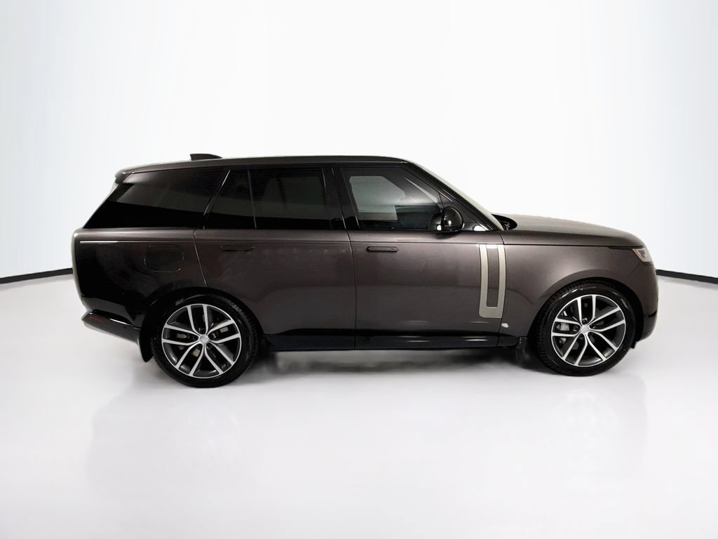 Used 2025 Land Rover Range Rover SE AWD/4WD image 4