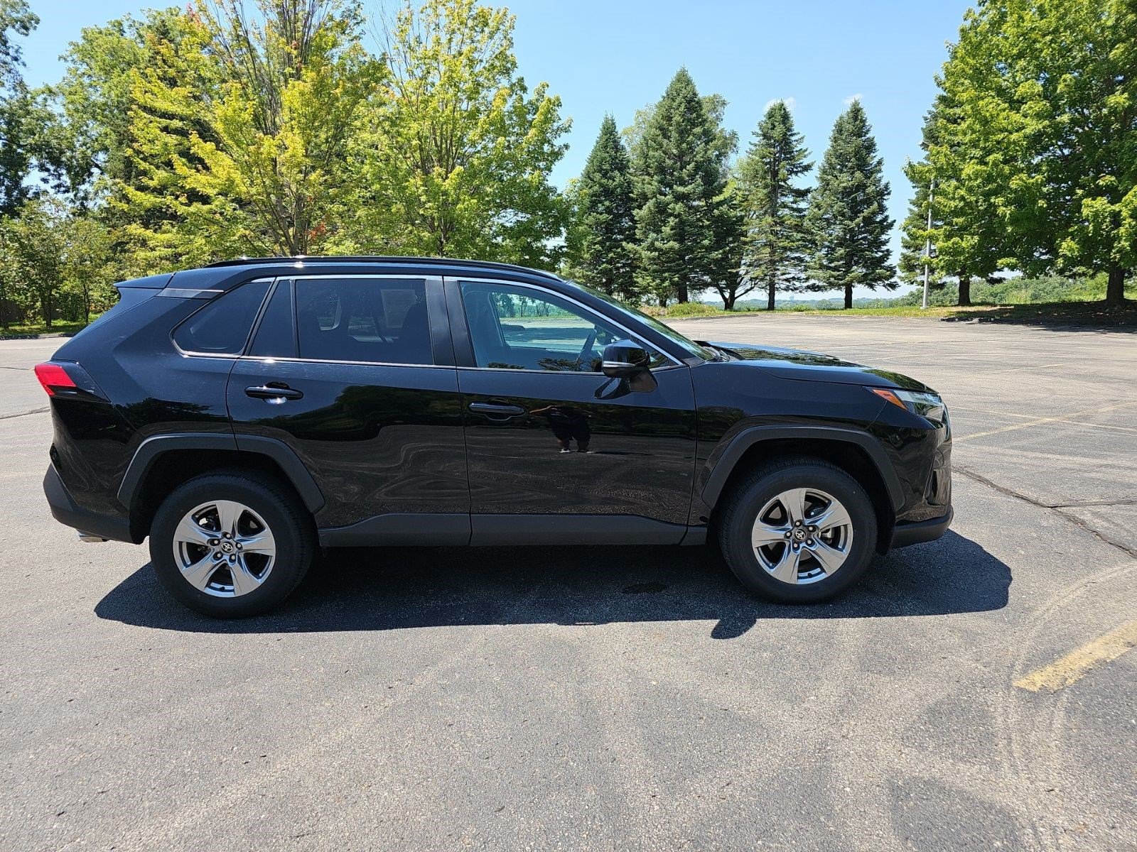 Used 2025 Toyota RAV4 XLE AWD/4WD image 7