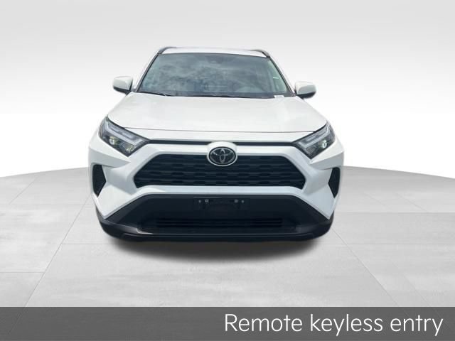 Used 2025 Toyota RAV4 XLE FWD video 2