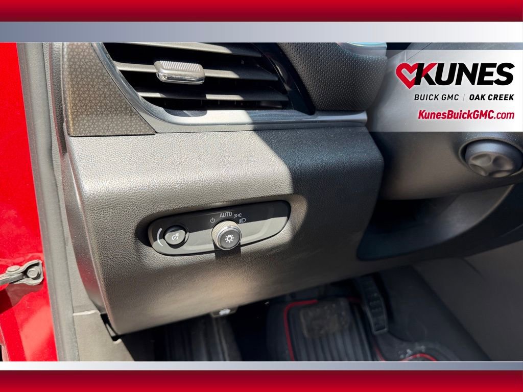 Used 2022 Chevrolet Traverse Premier w/ Redline Edition AWD/4WD image 9