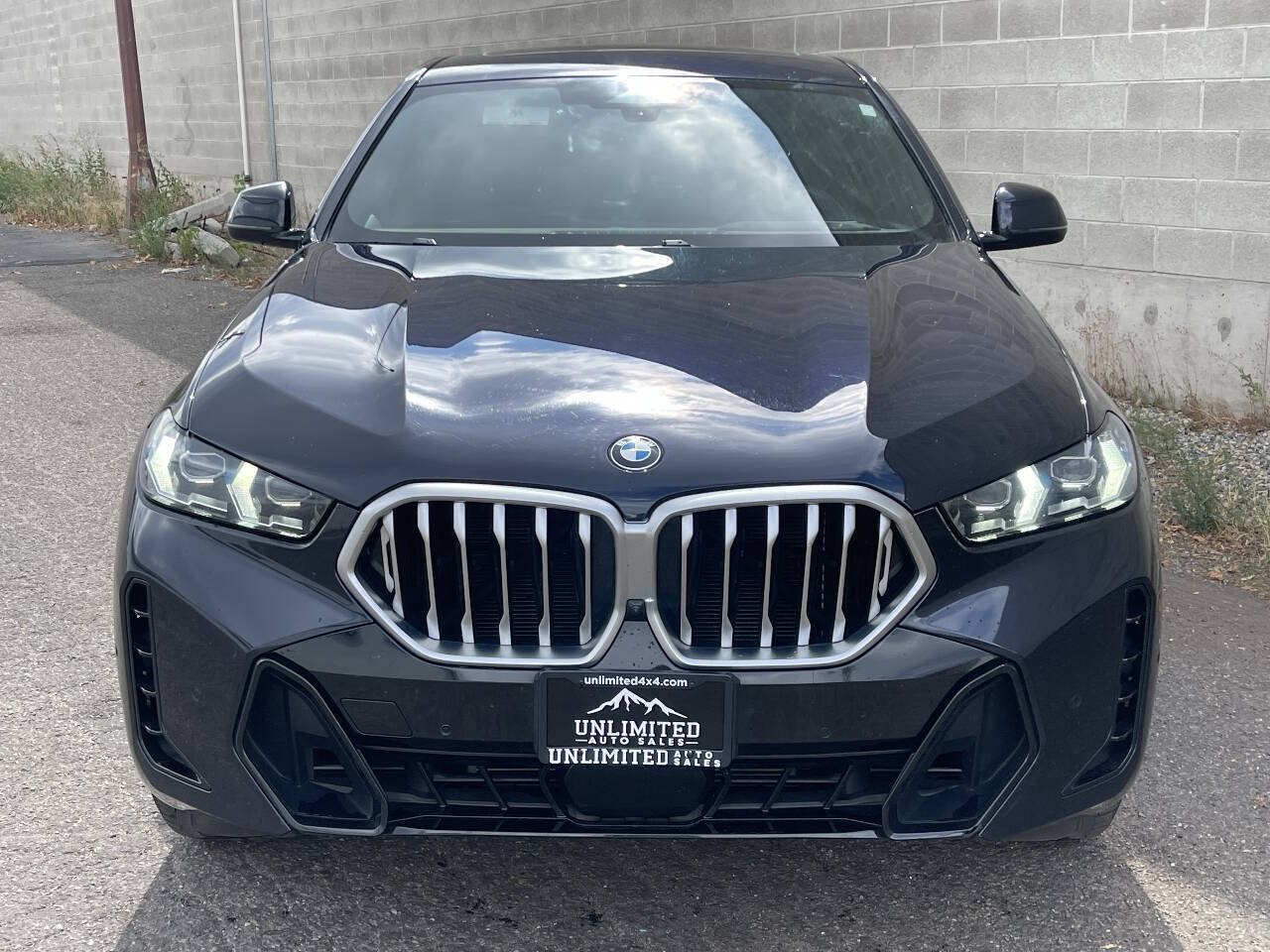 Used 2025 BMW X6 xDrive40i AWD/4WD image 3