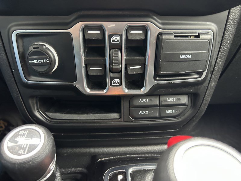Used 2021 Jeep Gladiator Sport image 16