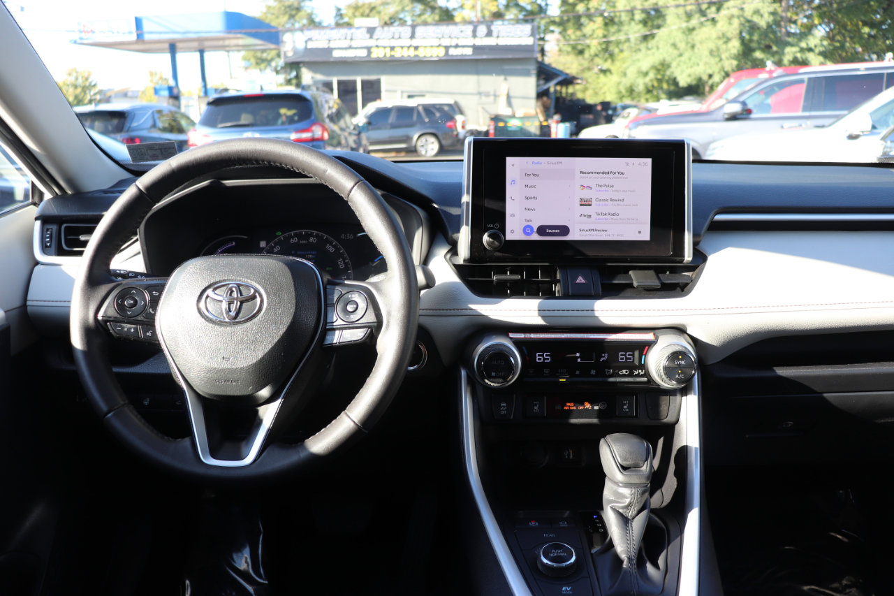 Used 2025 Toyota RAV4 XLE image 17