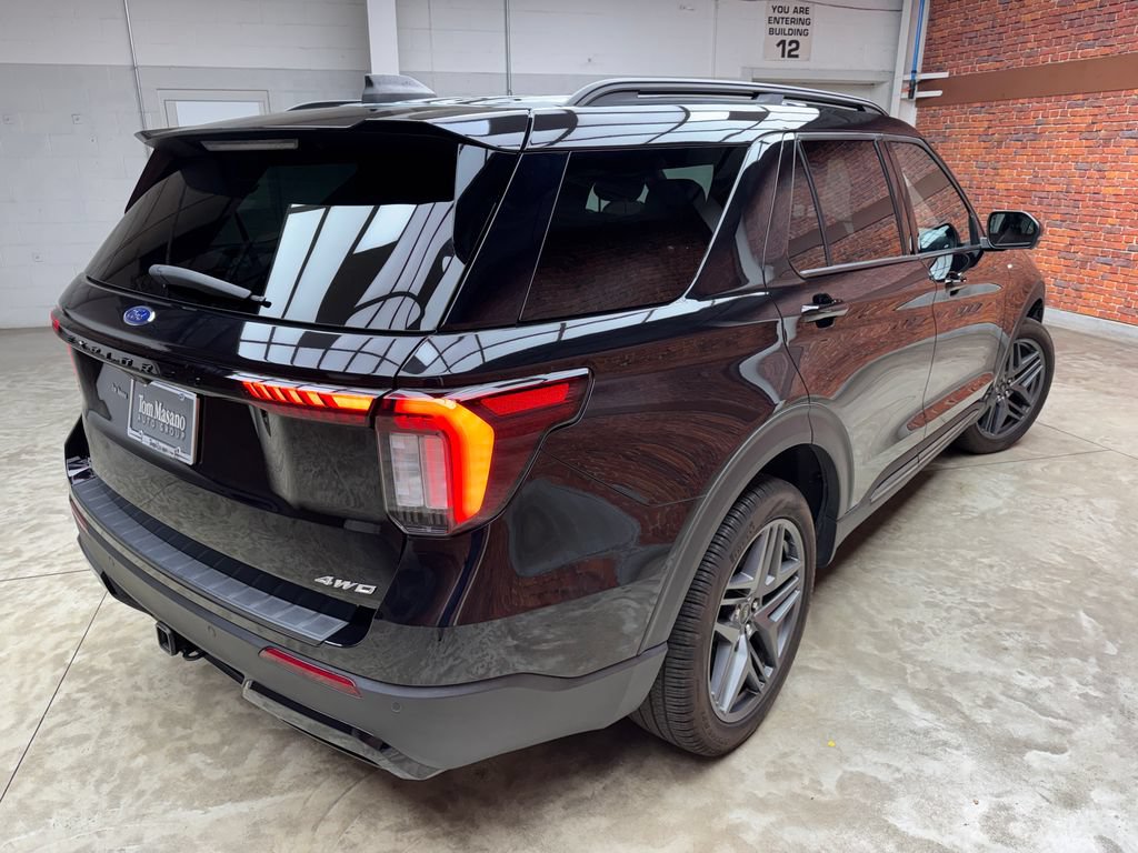 Used 2025 Ford Explorer ST-Line w/ ST-Line Street Pack AWD/4WD image 7