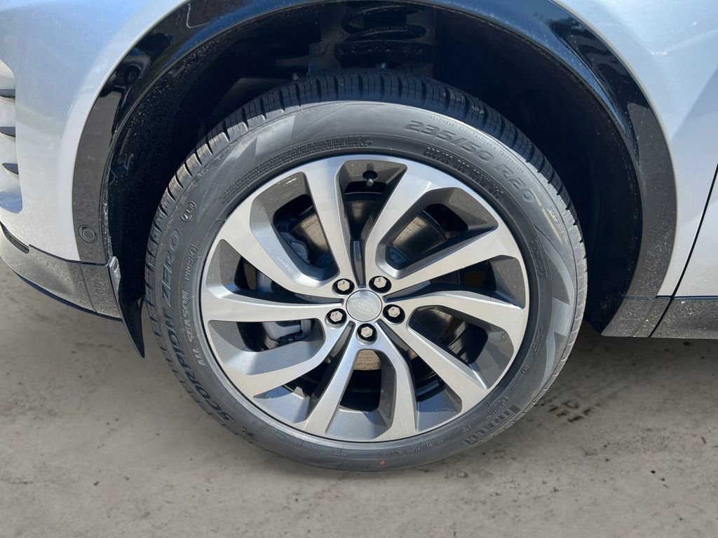 New 2025 Land Rover Discovery Sport Dynamic SE image 9