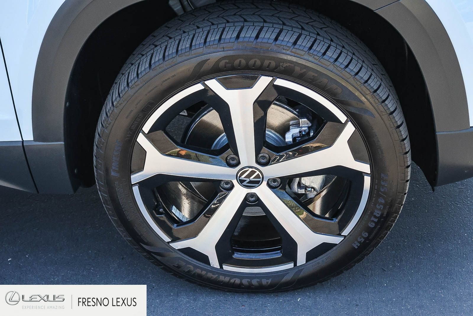 Used 2025 Volkswagen Taos SEL AWD/4WD image 9