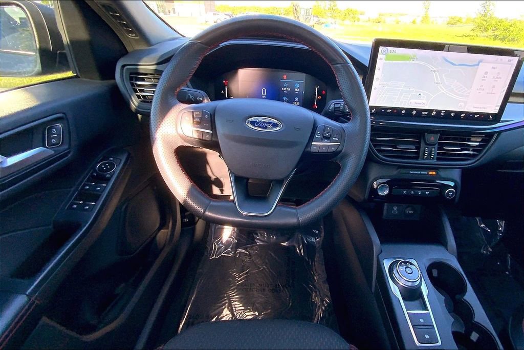 Used 2023 Ford Escape ST-Line w/ Tech Pack #1 FWD image 5