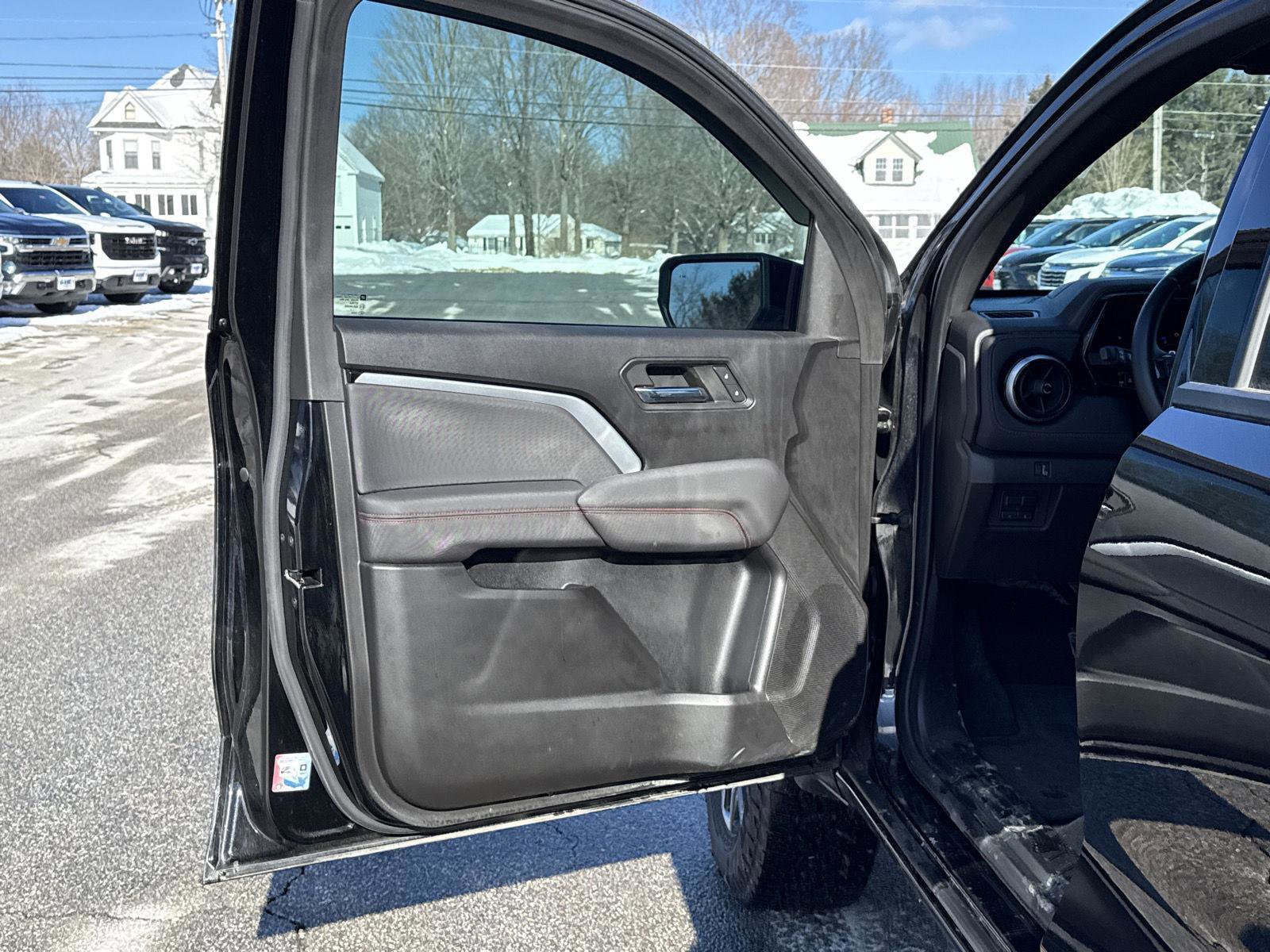 Used 2023 Chevrolet Colorado Z71 w/ Z71 Convenience Package 2 image 16