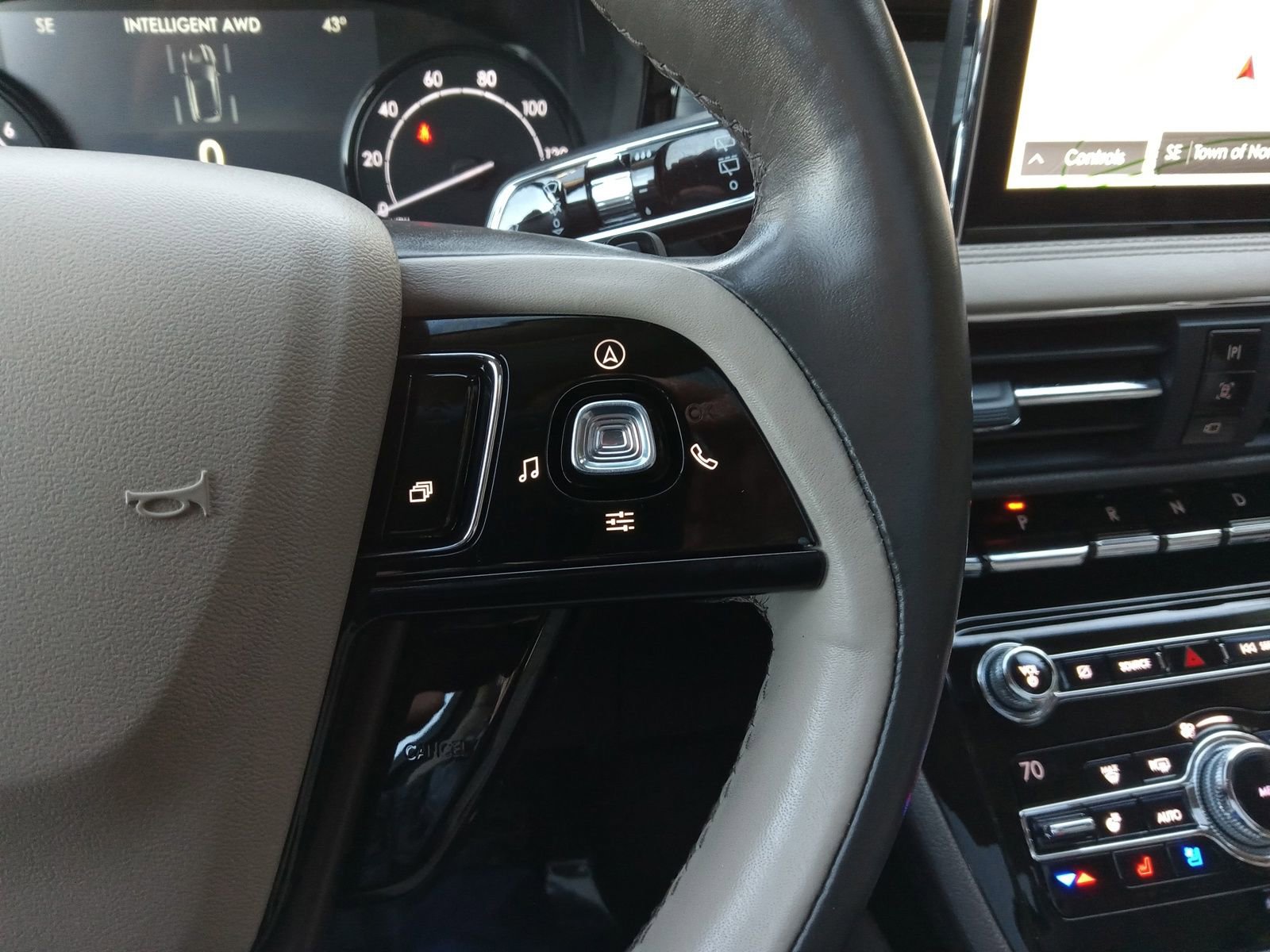 Used 2020 Lincoln Corsair Standard w/ Premium Package image 22