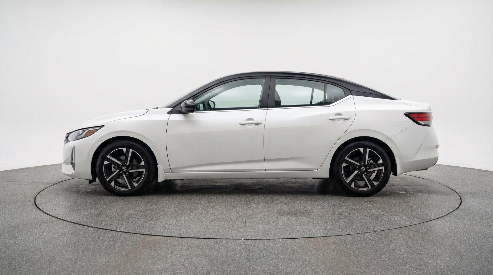 Used 2025 Nissan Sentra SV FWD image 5