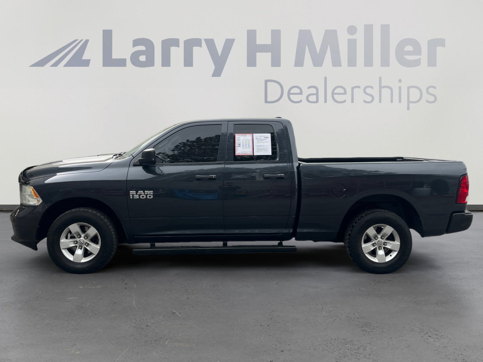 Used 2017 RAM 1500 Express image 2