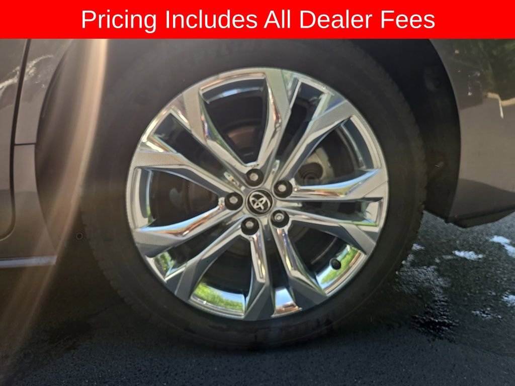 Used 2023 Toyota Sienna Platinum FWD image 11