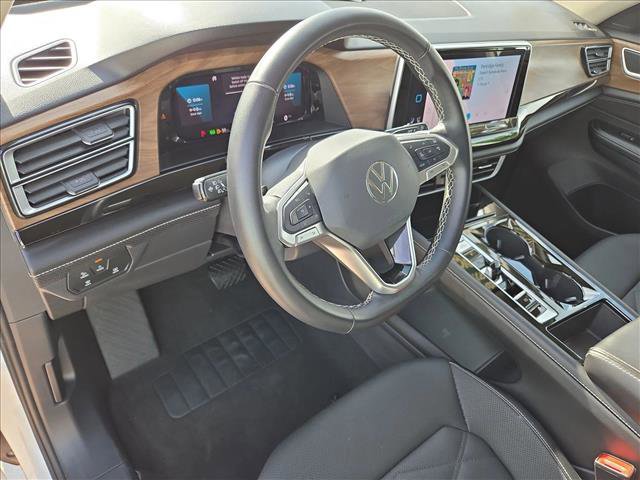 Used 2025 Volkswagen Atlas SE AWD/4WD image 9