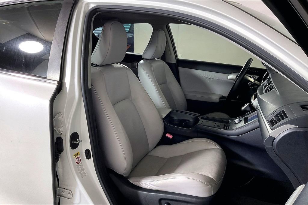 Used 2013 Lexus CT 200h FWD image 6