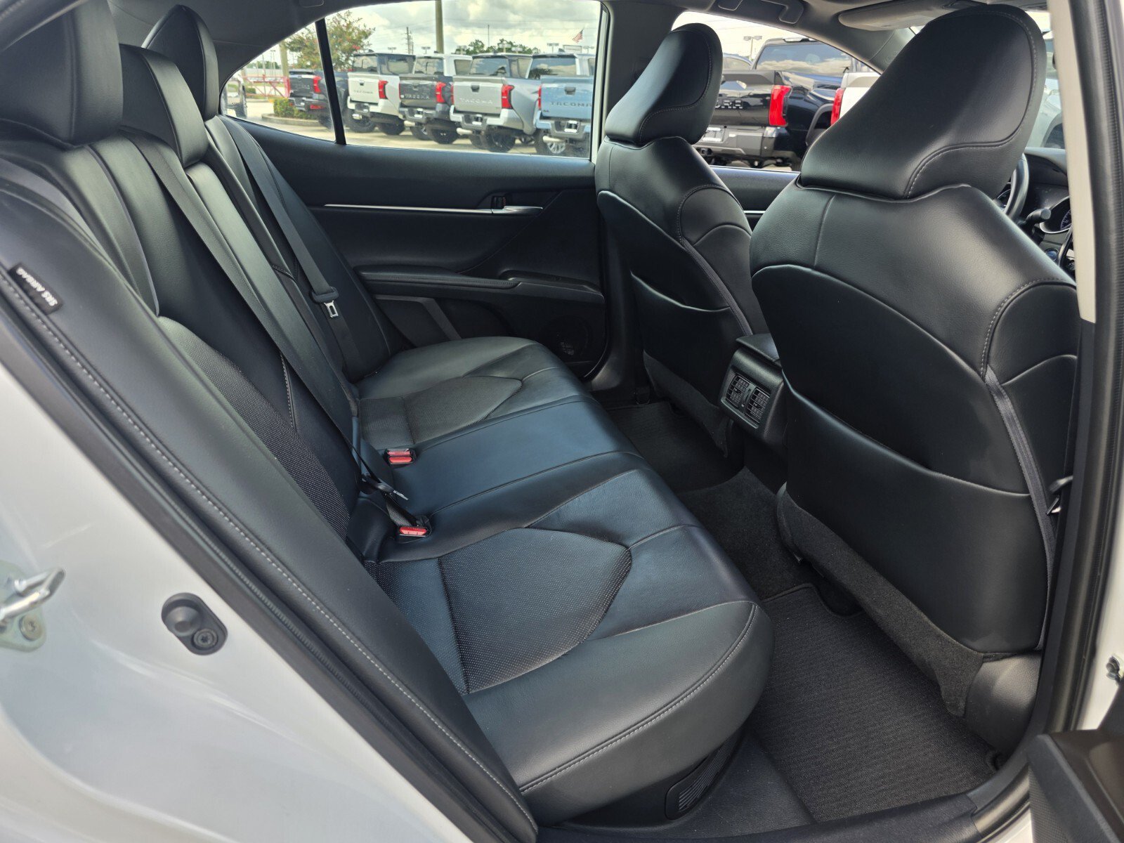 Certified 2022 Toyota Camry XLE w/ Navigation Upgrade Package FWD image 15