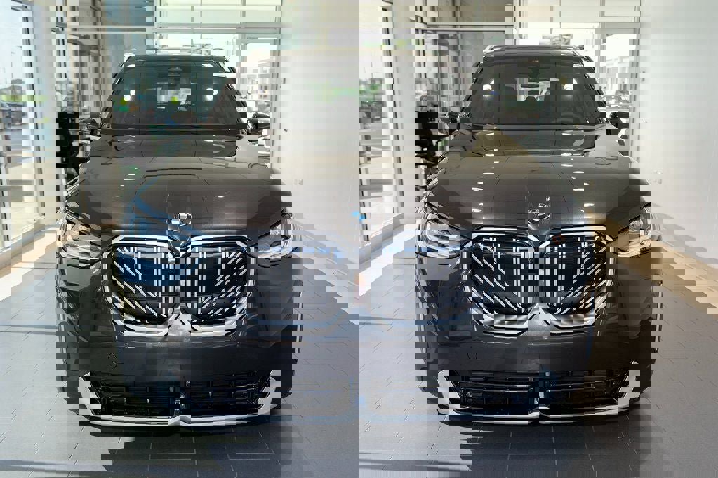 Used 2025 BMW X3 xDrive30i w/ Premium Package image 2