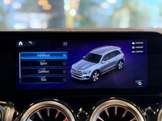 Used 2023 Mercedes-Benz GLB 250 4MATIC w/ Premium Package image 38