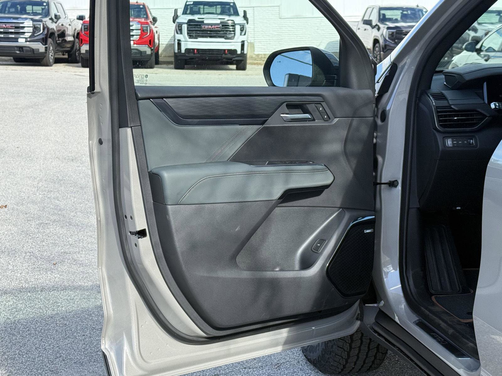 New 2026 GMC Acadia AT4 w/ Super Cruise Package image 13