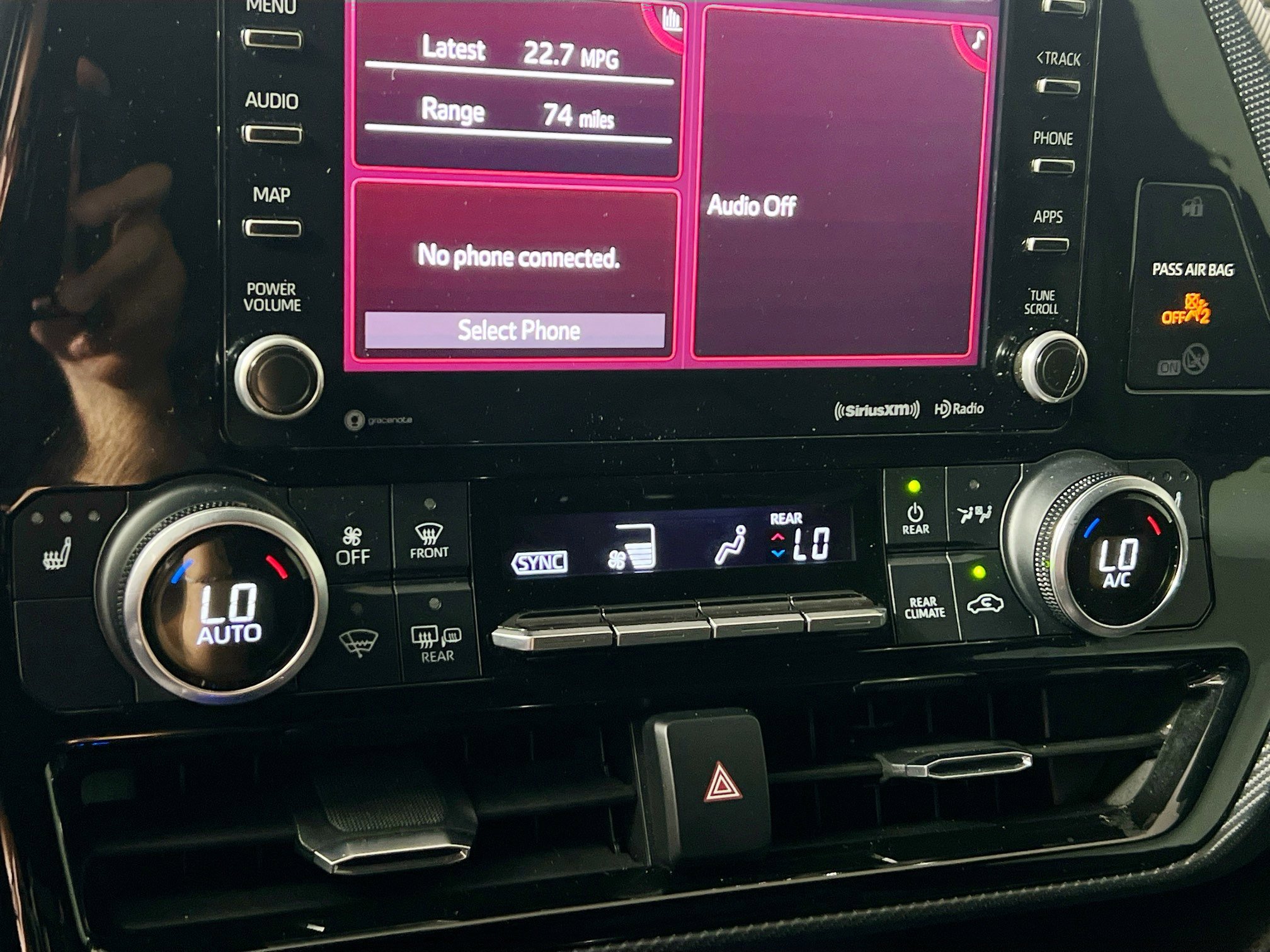 Used 2022 Toyota Highlander XSE FWD image 27