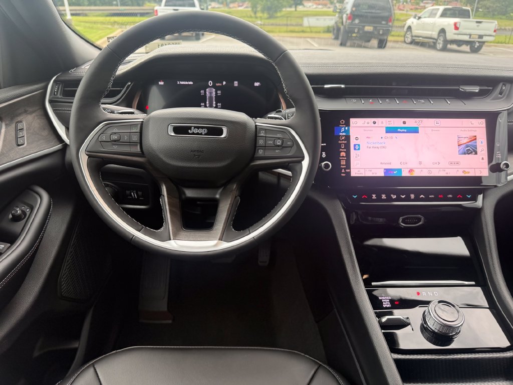 New 2026 Jeep Grand Cherokee Limited w/ Limited Altitude Package AWD/4WD image 8