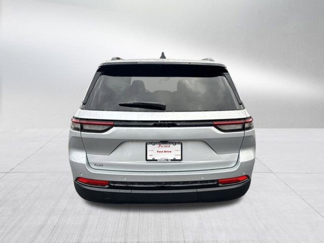 New 2025 Jeep Grand Cherokee Altitude image 6