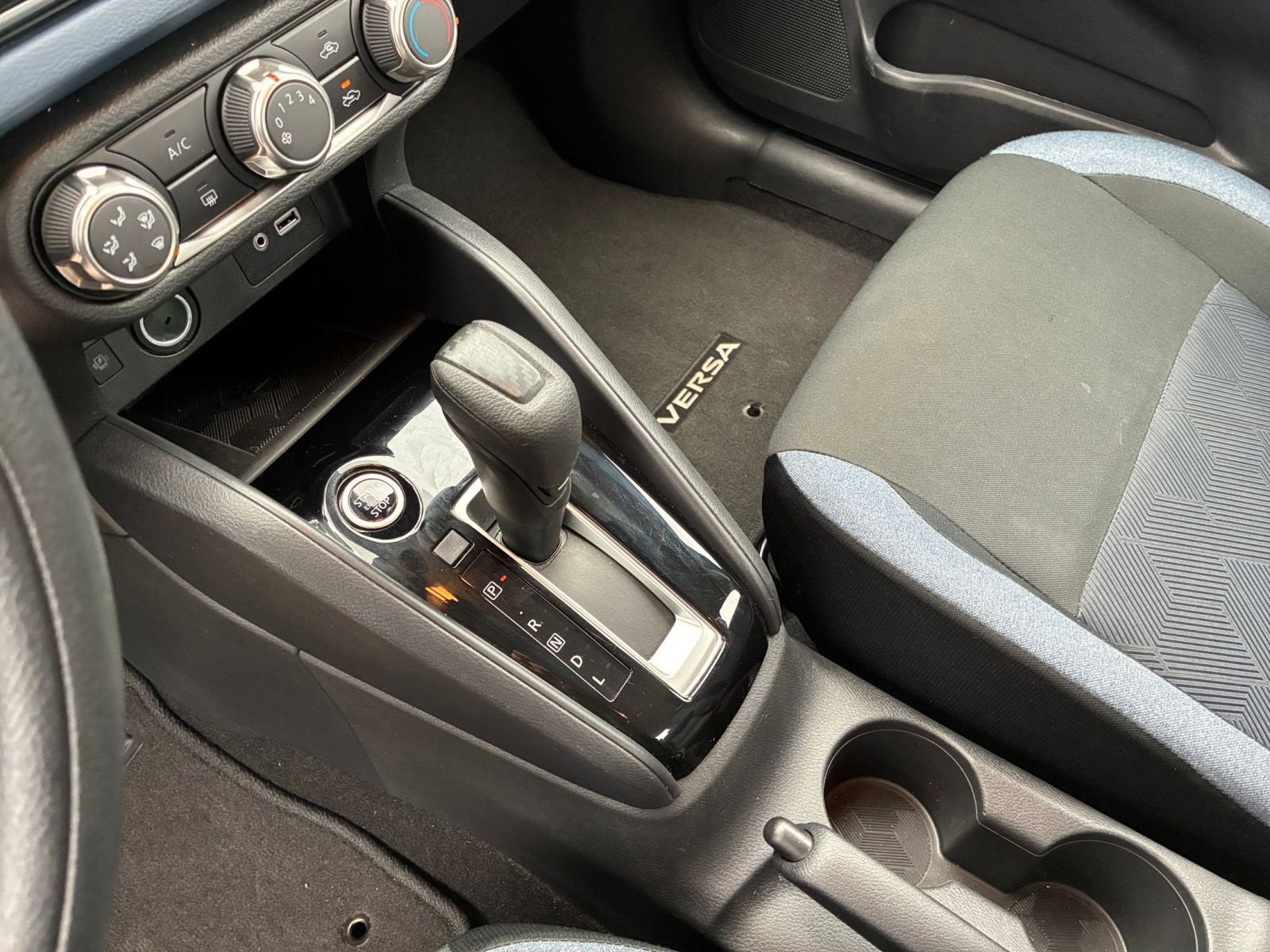 Used 2025 Nissan Versa SV image 33