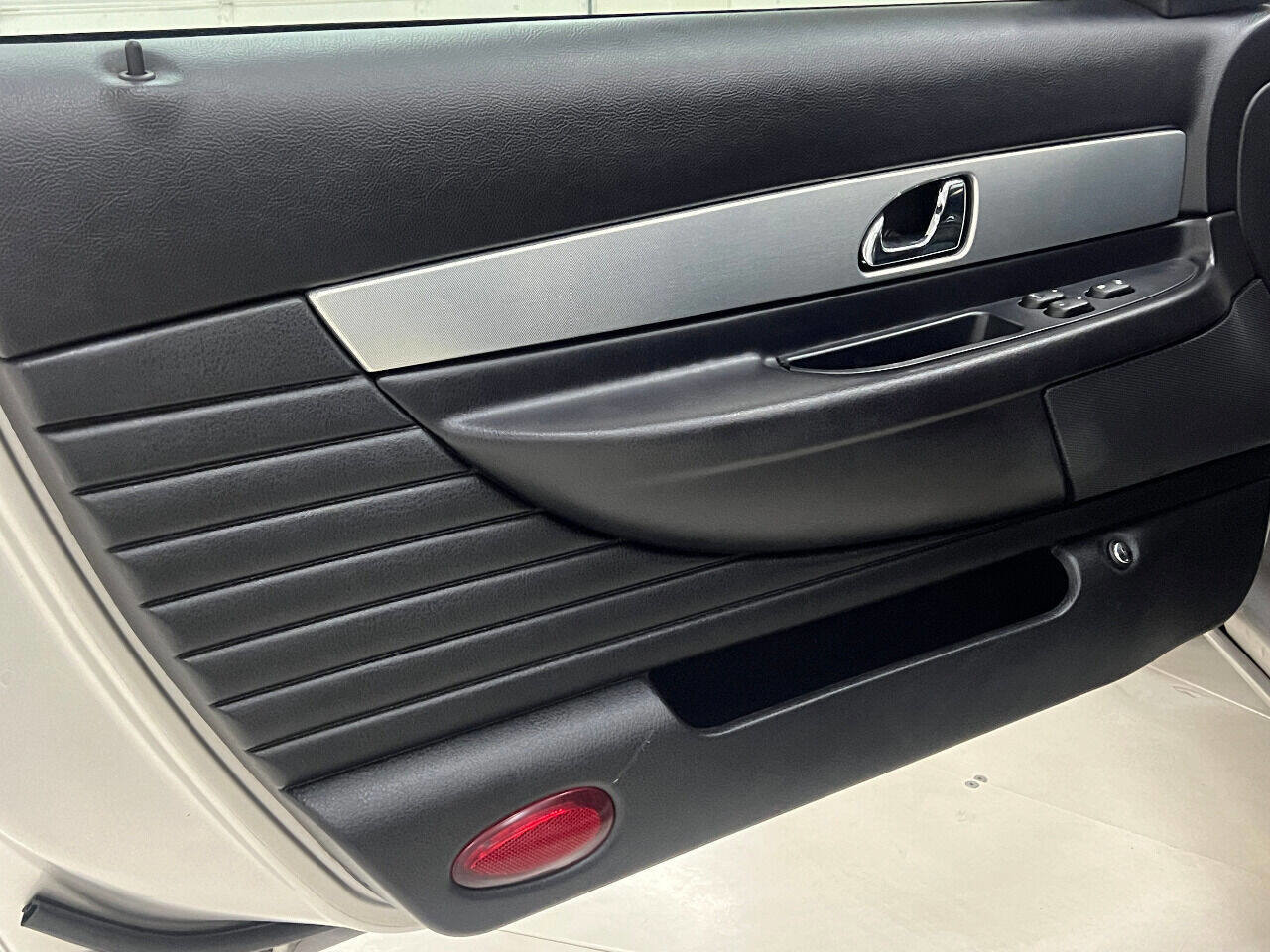 Used 2005 Ford Thunderbird Deluxe image 61