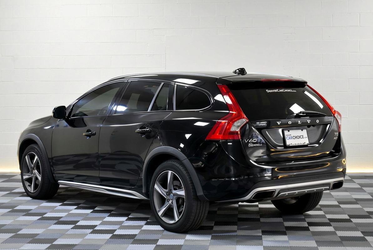 Used 2018 Volvo V60 T5 Cross Country w/ Convenience Package image 3