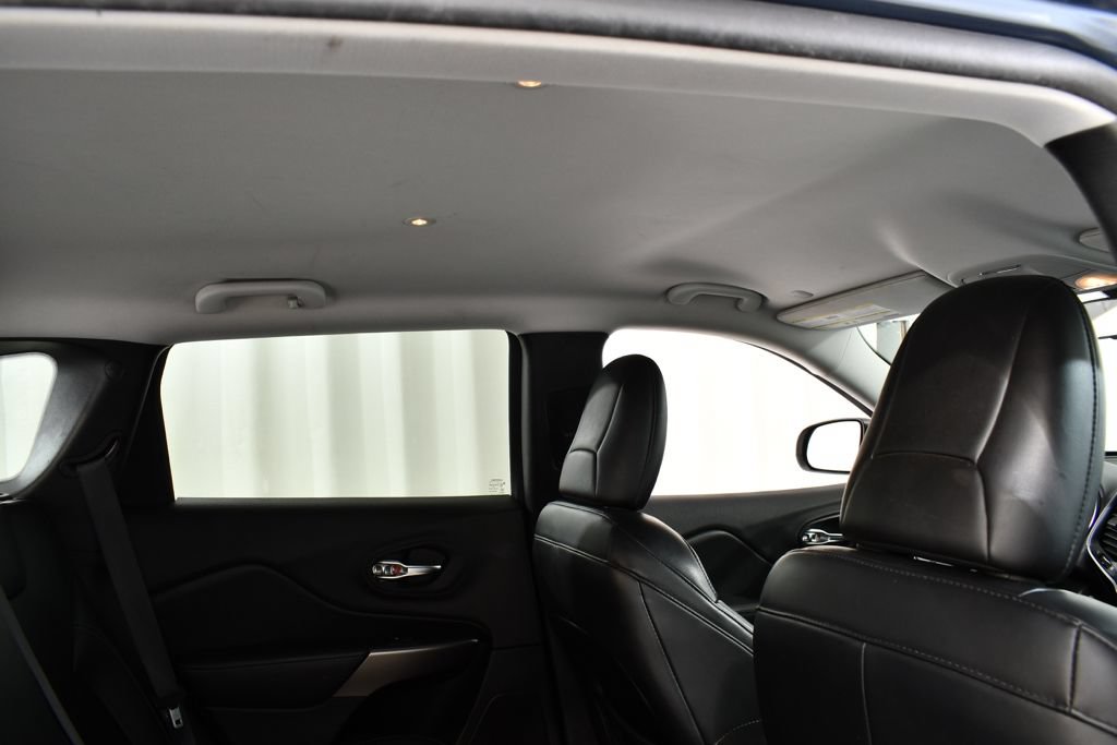 Used 2020 Jeep Cherokee Latitude Plus AWD/4WD image 18